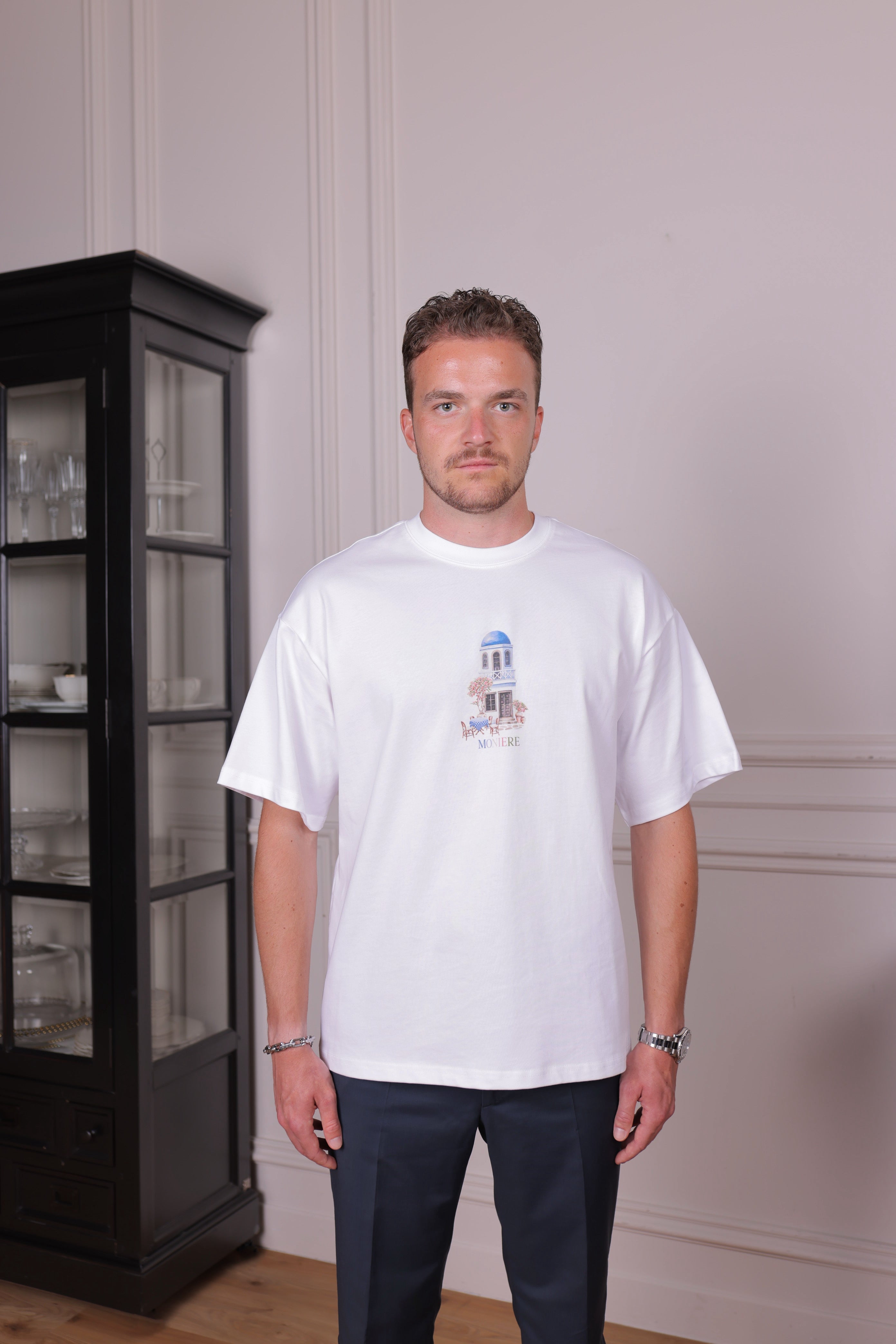 Mediterranean Café T-Shirt getragen